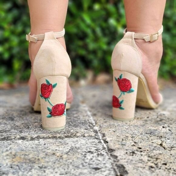 Women's Beige Ankle Strap Chunky Heel Sandals - Picture 4 of 6